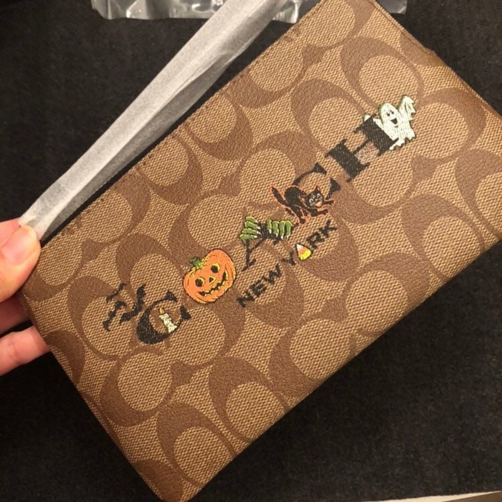 Coach Large Corner Zip Wristlet With Halloween - Picture 3 of 8
